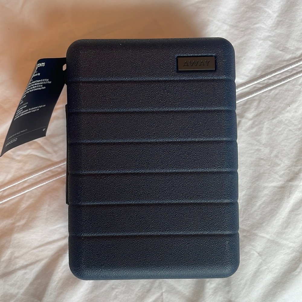 Away x United Airlines Polaris Hard Case Pod Amenity Kit Away Blue New
